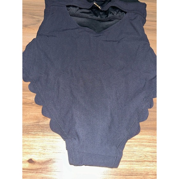 Charmo Womens Scalloped Ribbed One Piece Swimsuit,‎ Small - Picture 8 of 9